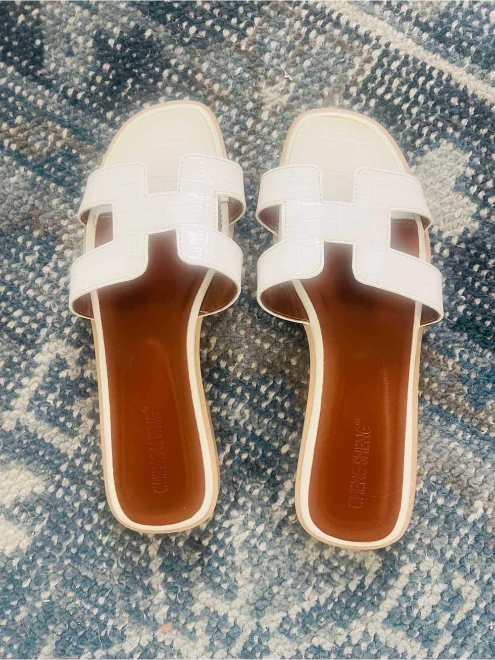 Hermes Style Sz- 9 White Women's Slide Sandals - Classic Open-Toe Comfort